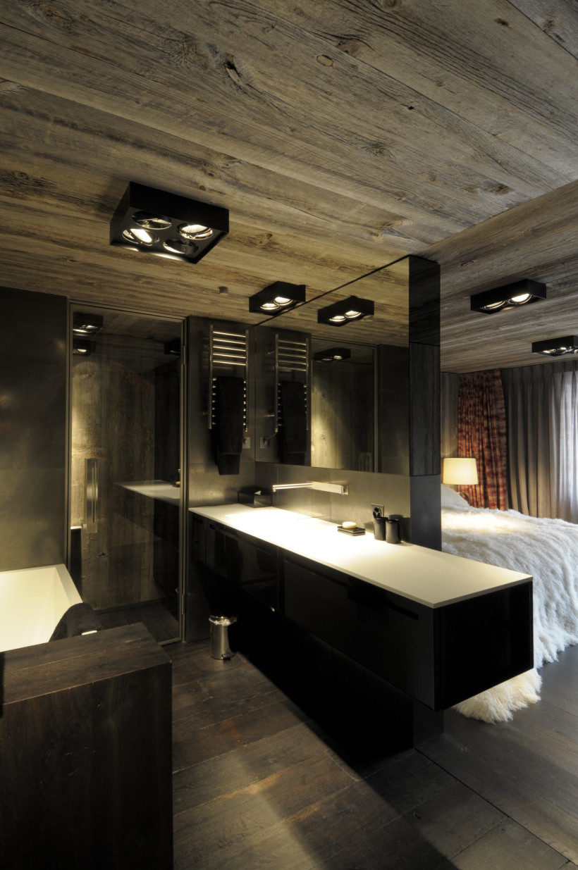 New construction chalet with 2 apartments